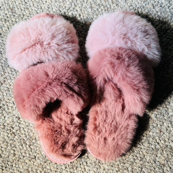Plush faux fur Lauren Conrad tri color slide slippers - Picture 2 of 3